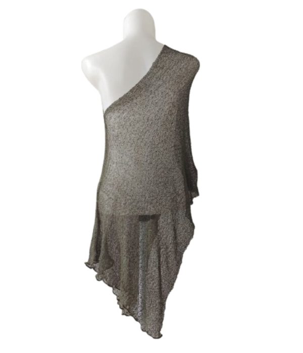 Ponco rajut sheer warna cokelat tua/perunggu, desain one shoulder asimetris dari belakang, bohemian knitwear.