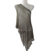 Ponco rajut sheer warna cokelat tua/perunggu, desain one shoulder asimetris dari depan, bohemian knitwear.