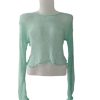 Crop top rajut wanita lengan panjang warna mint hijau muda, detail wavy di pinggir.