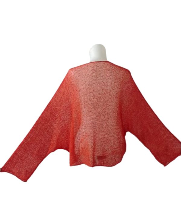 Ponco rajut wanita lengan kelelawar (batwing shrug), warna merah cerah, sheer lightweight knit.