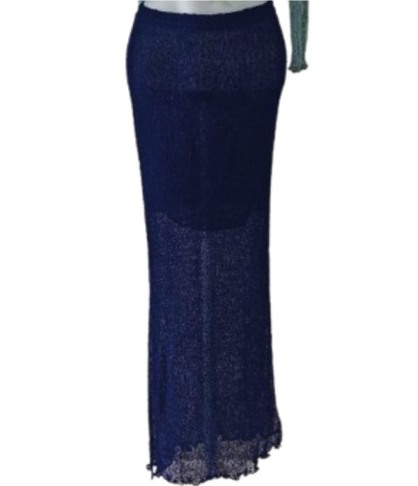 Rok maxi panjang rajut transparan (sheer) double layer berwarna biru gelap/navy, resort wear elegan.